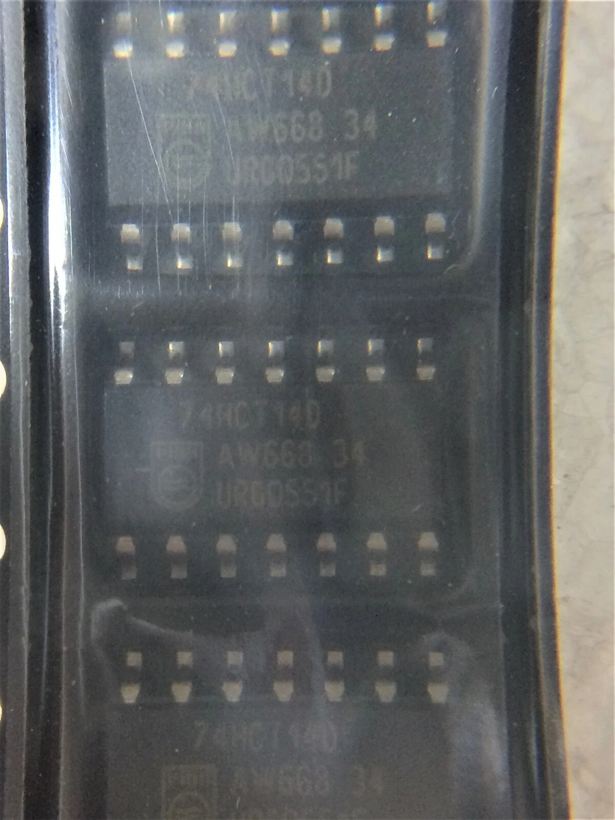 s-l1600 IC 74HC14 3.9MM SMD - Image 1