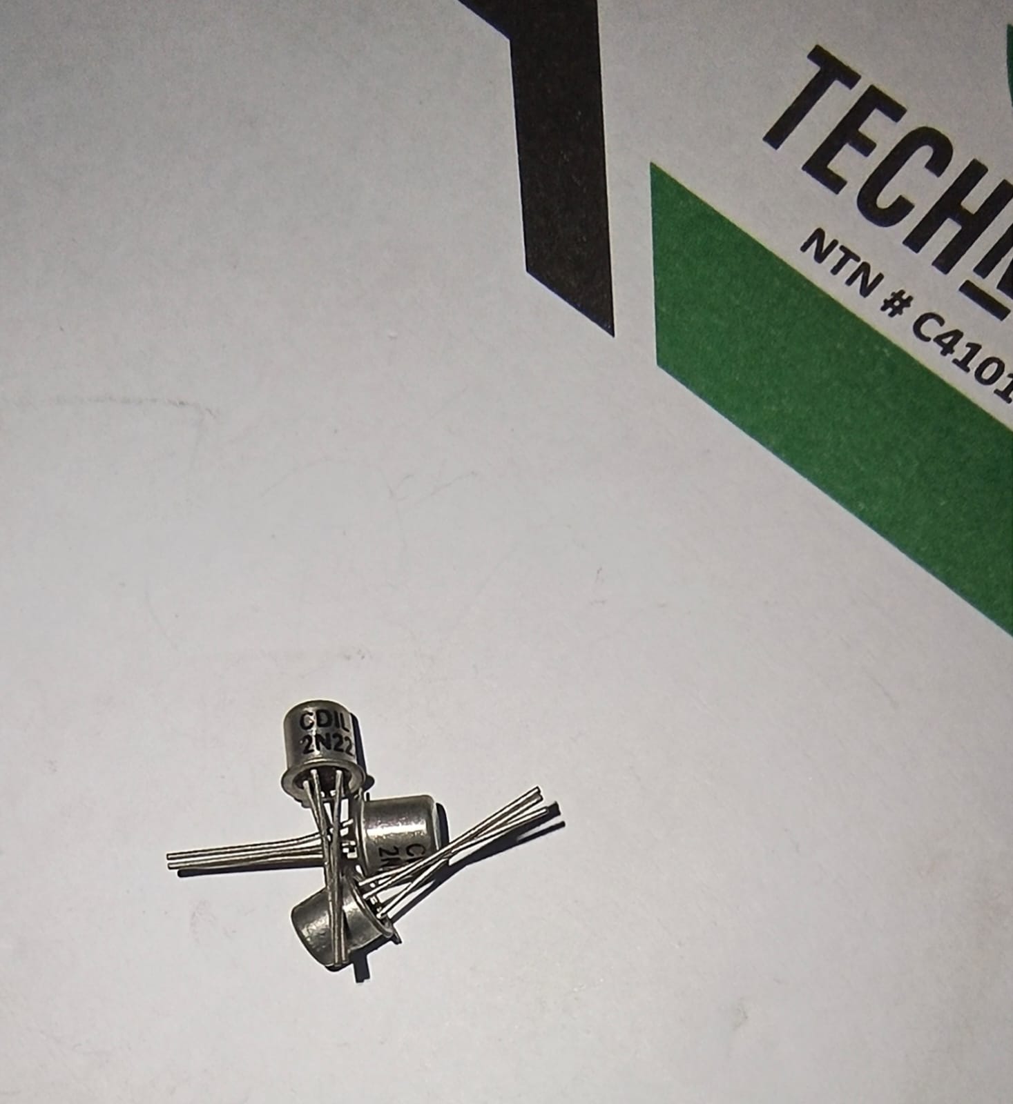 metal transistor 2n2222 Metal Transistor-2N2222 - Image 1