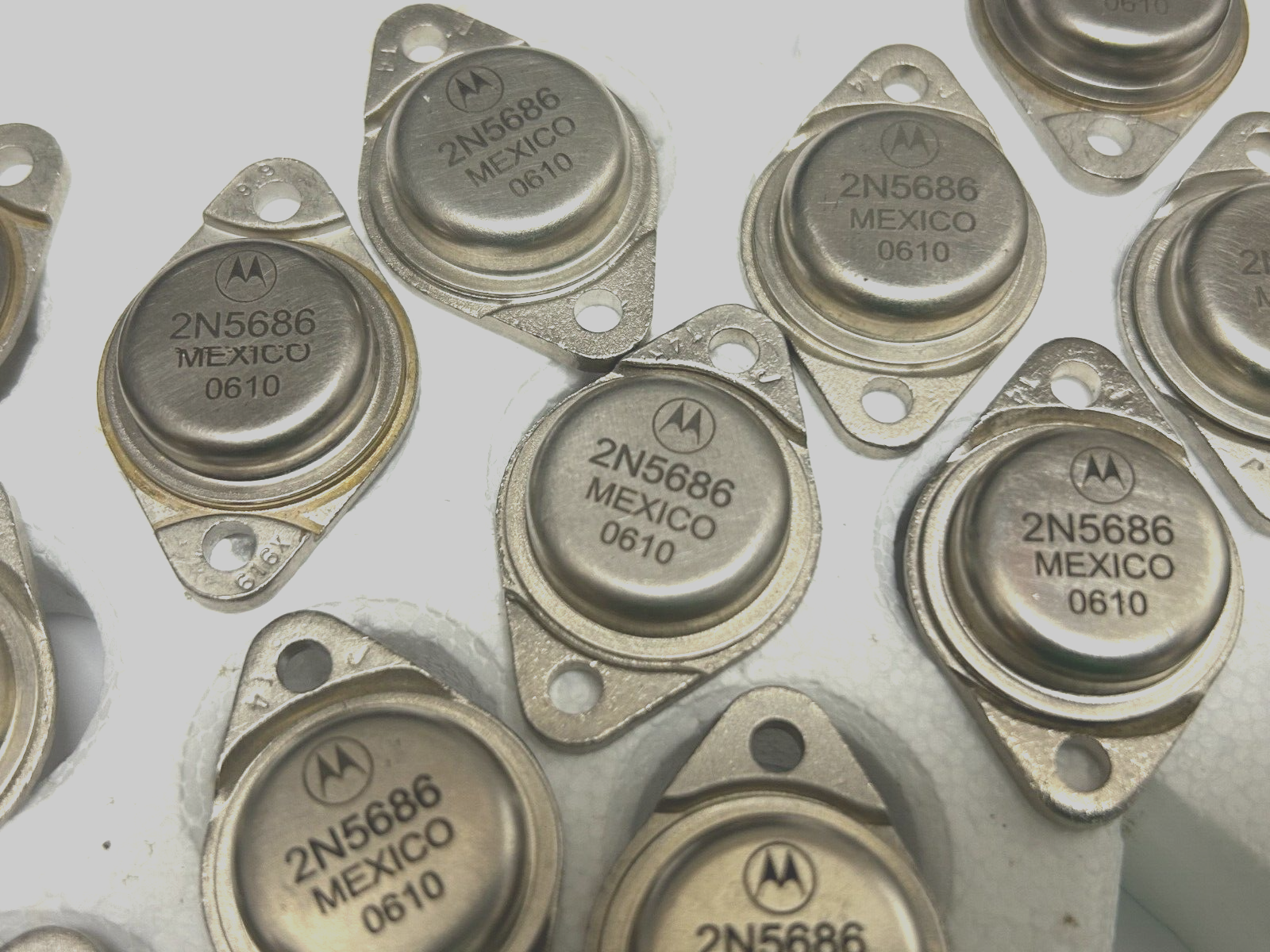 METAL TRANSISTOR-2N5686 METAL TRANSISTOR-2N5686 - Image 1